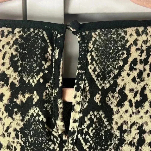 Vince Camuto Lace Yoke Snake Charm Long Sleeve Top Size Medium Rich Black - Picture 11 of 12